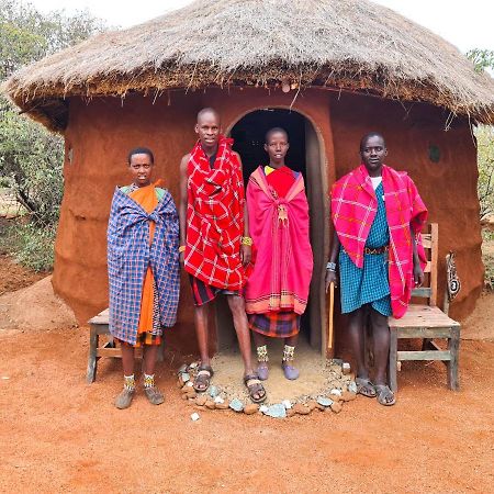 Africa Safari Maasai Boma Camping Hotel Serengeti Exterior photo