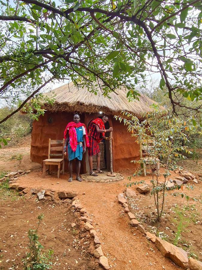 Africa Safari Maasai Boma Camping Hotel Serengeti Exterior photo